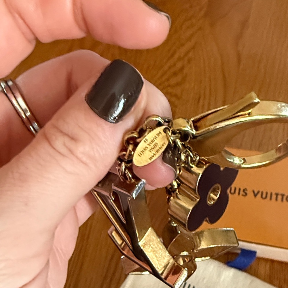 Louis Vuitton Gold and Black Floral Key Holder - Picture 10 of 11